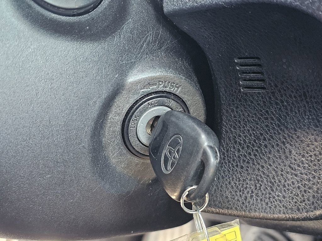 Used 2014 Toyota Corolla LE FWD image 33