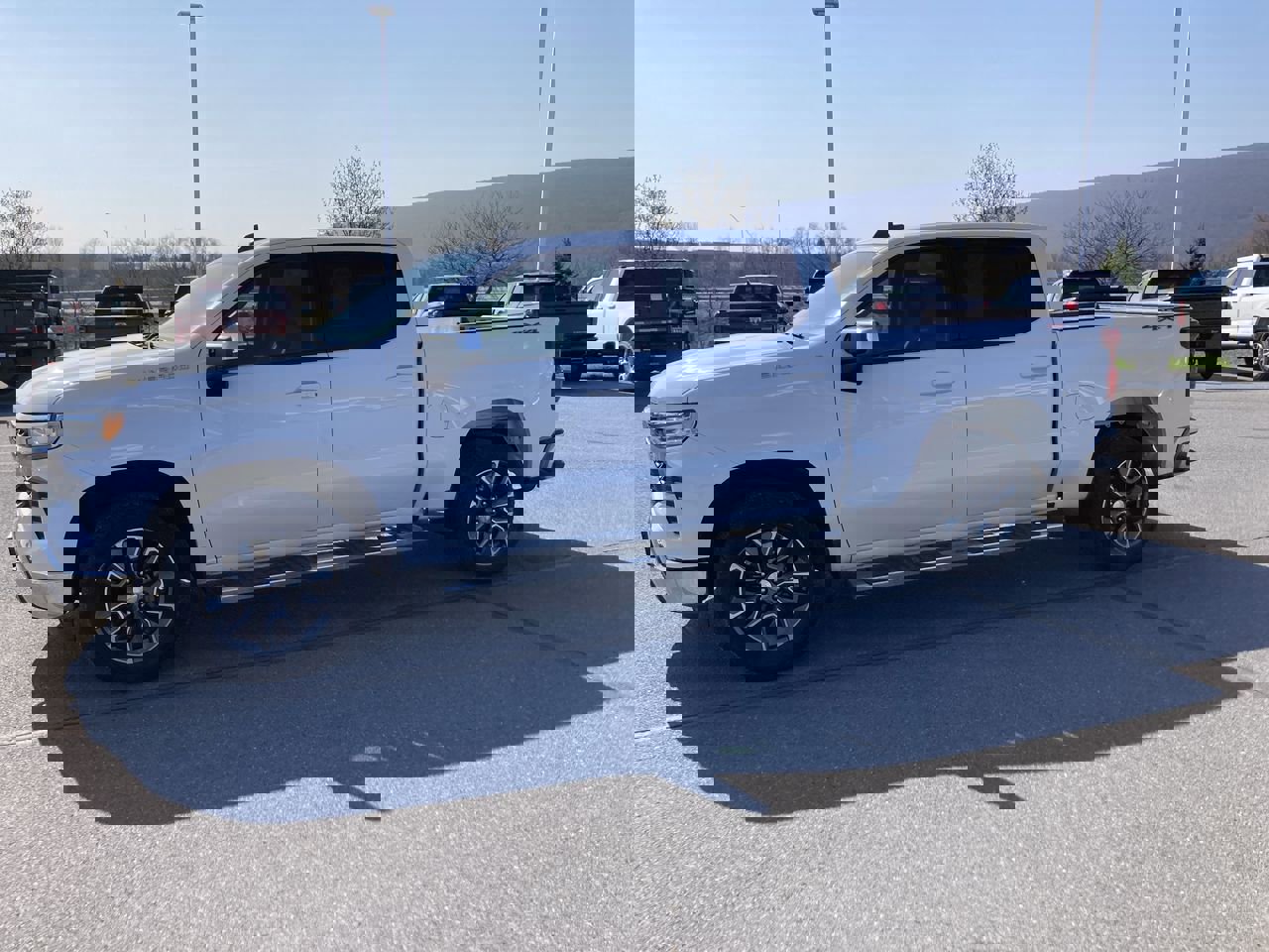 Used 2023 Chevrolet Silverado 1500 LT image 4