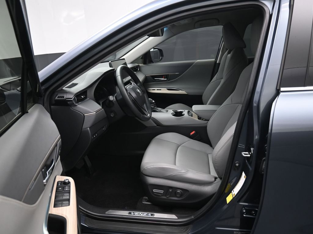 Certified 2024 Toyota Venza XLE image 11