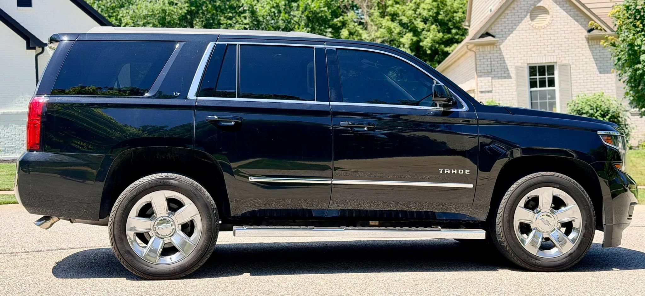 Used 2017 Chevrolet Tahoe LT w/ LT Signature Package AWD/4WD image 2