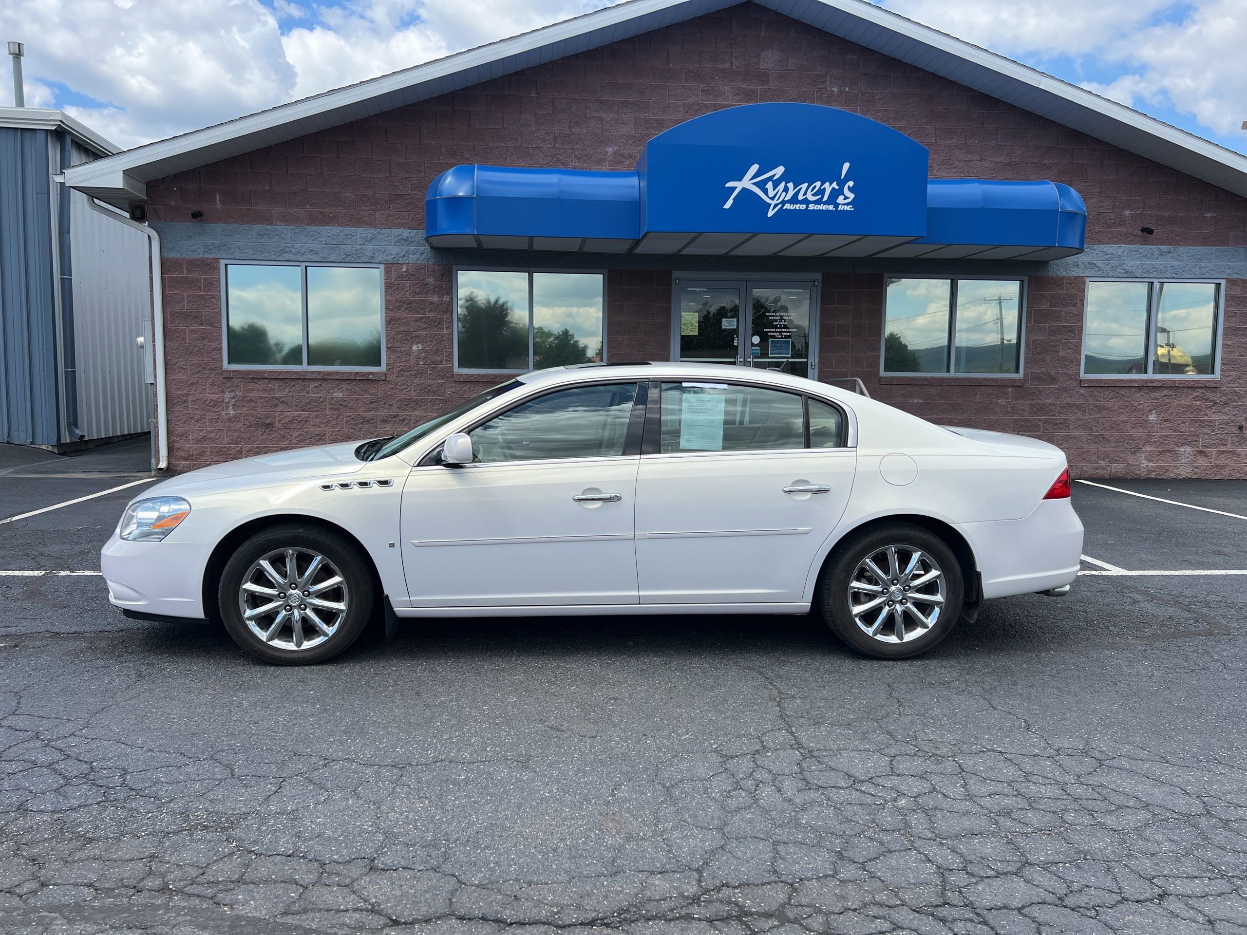 Used 2006 Buick Lucerne CXS w/ Driver Confidence Package FWD image 2