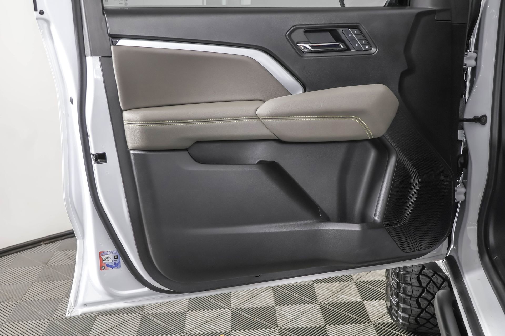 Certified 2025 Chevrolet Colorado ZR2 w/ Technology Package image 37