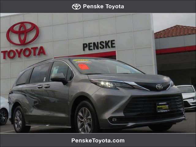 Certified 2026 Toyota Sienna XLE image 1