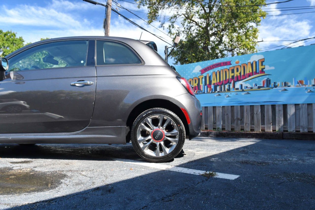 Used 2017 FIAT 500 Pop w/ Sport Appearance Package FWD image 9