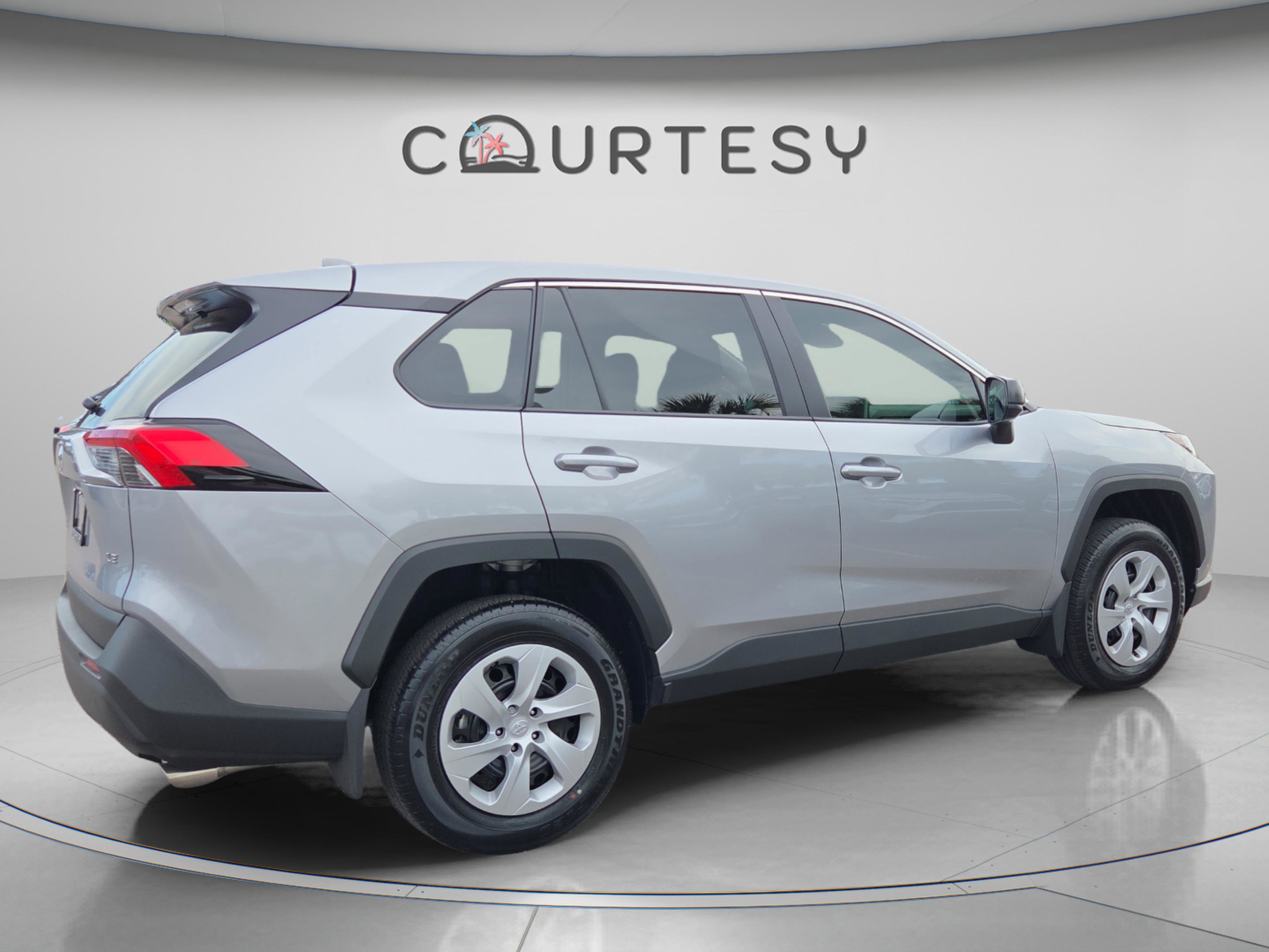Certified 2025 Toyota RAV4 LE FWD image 5