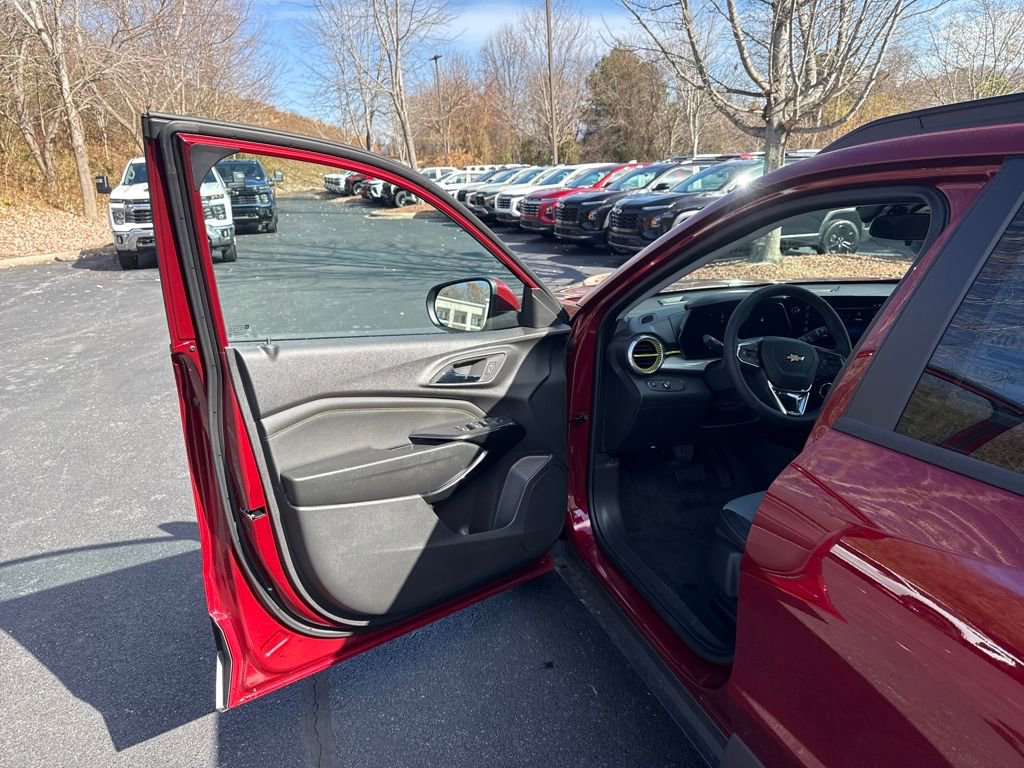 New 2025 Chevrolet Trax LT w/ Driver Confidence Package image 9