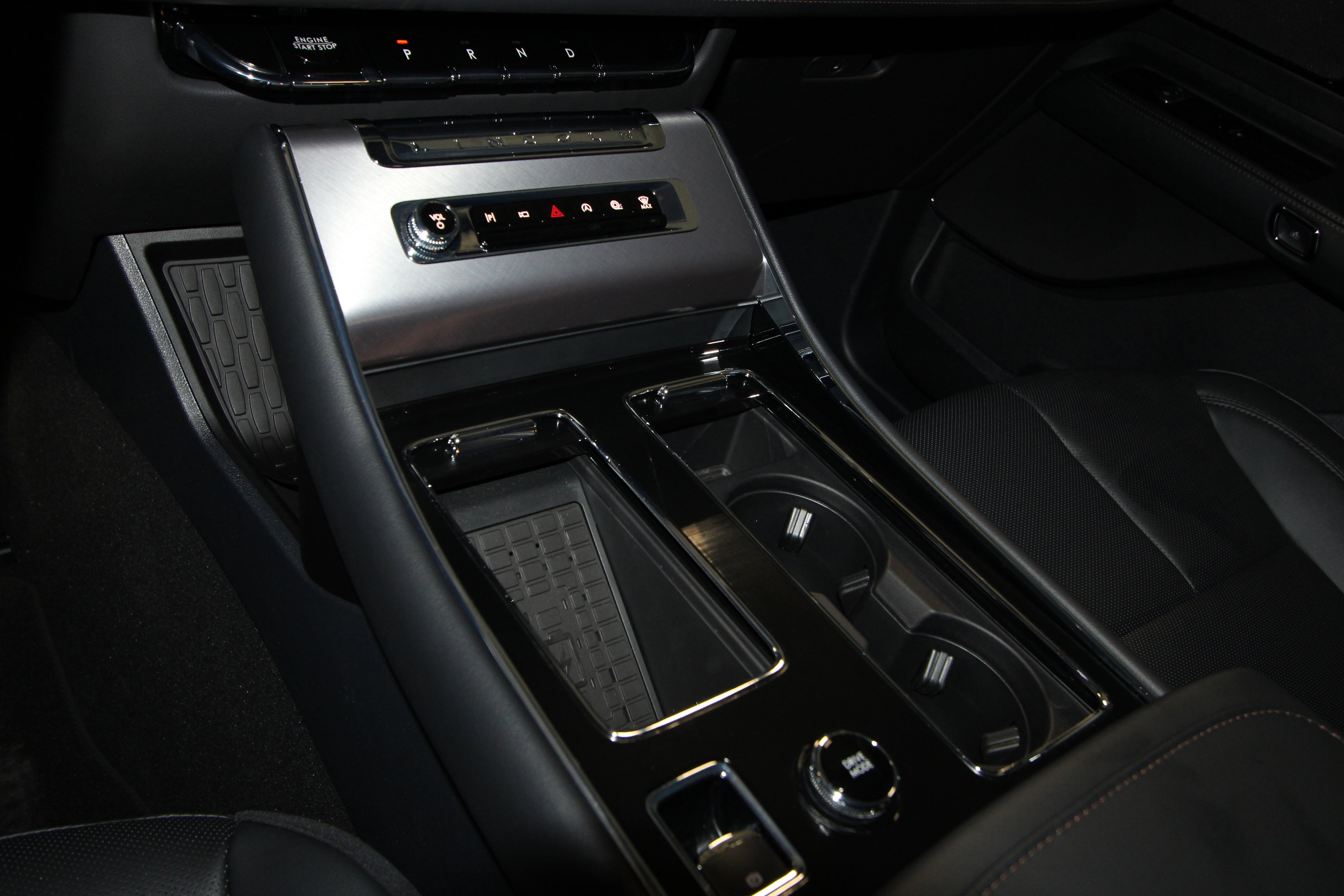 New 2026 Lincoln Aviator AWD w/ Jet Appearance Package image 14