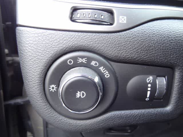 Used 2019 Jeep Cherokee Latitude w/ Popular Appearance Group AWD/4WD image 9
