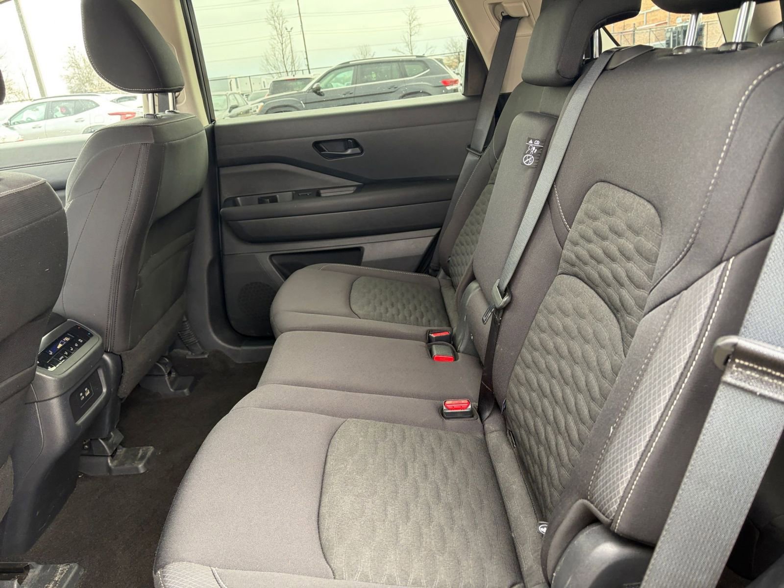 Used 2025 Nissan Pathfinder SV image 27