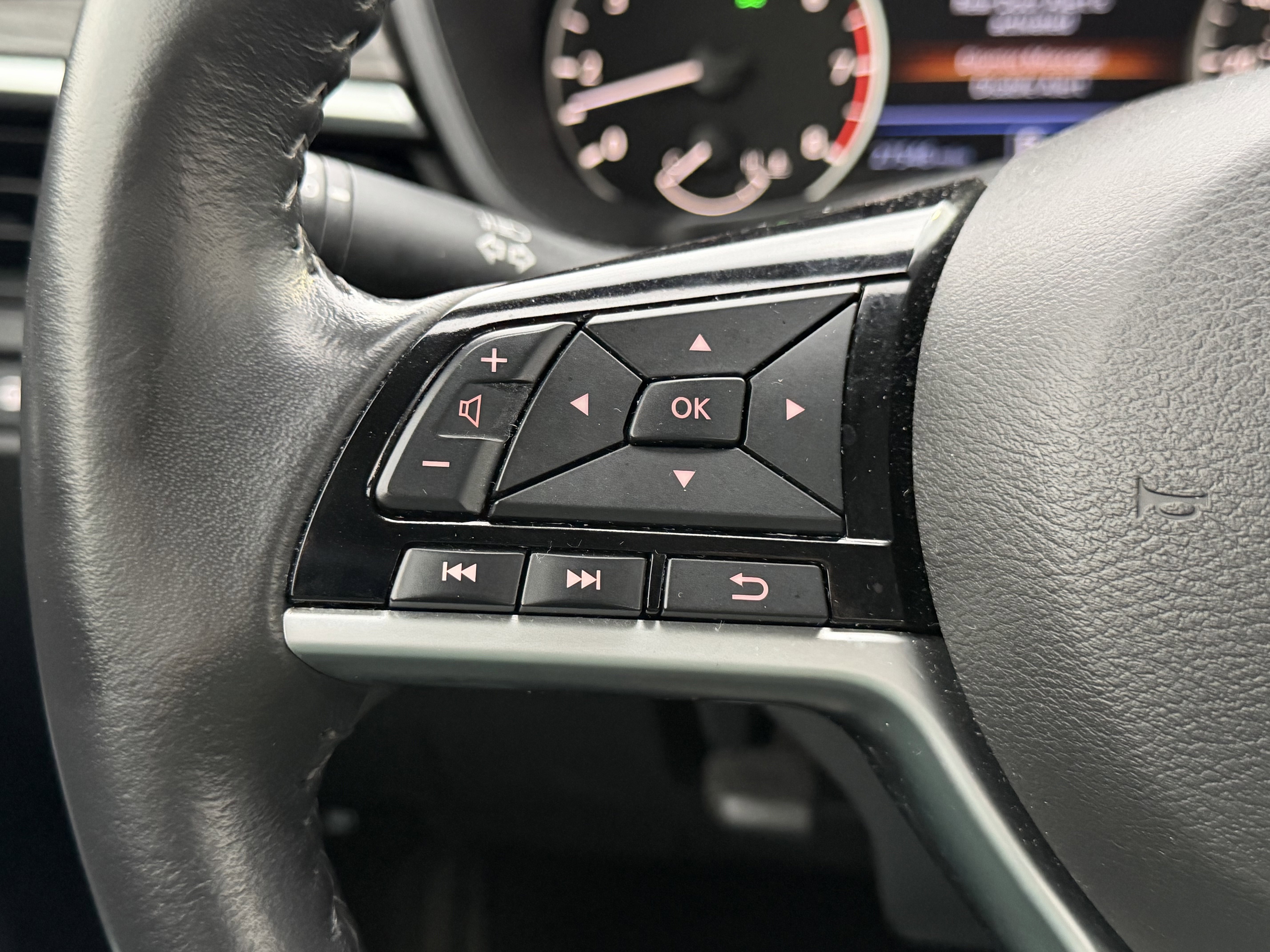 Used 2024 Nissan Altima 2.5 SV w/ SV Premium Package image 26