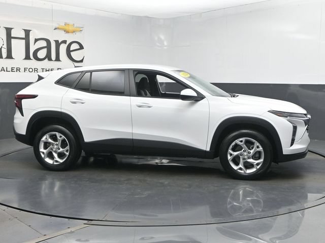 Used 2024 Chevrolet Trax LS w/ LS Convenience Package FWD image 1