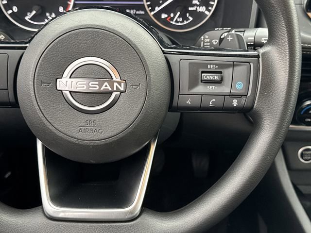 Used 2022 Nissan Rogue SV image 16