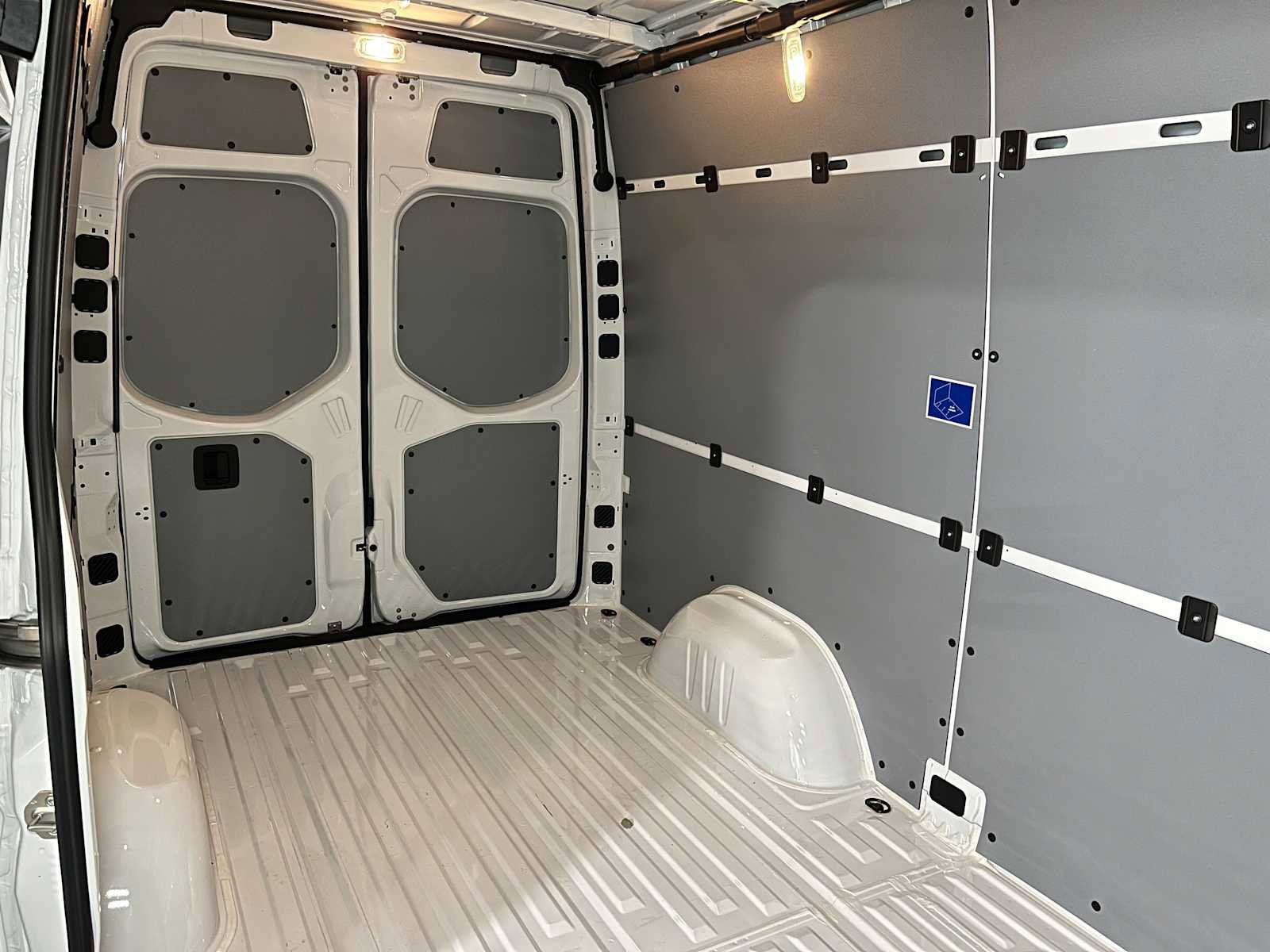 Used 2025 Mercedes-Benz Sprinter 2500 image 14