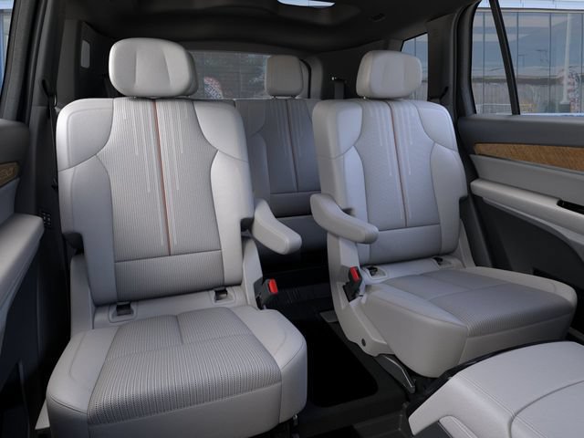 New 2027 Cadillac Vistiq Luxury w/ LPO, Floor Liner Package AWD/4WD image 17
