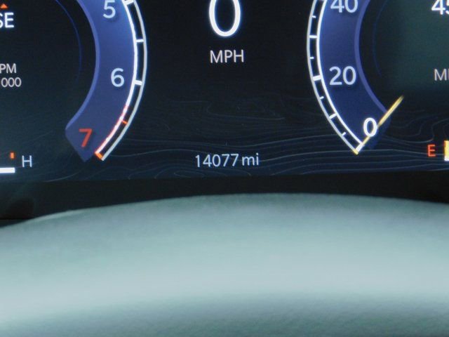 Used 2024 Jeep Grand Cherokee L Limited w/ Luxury Tech Group II image 20