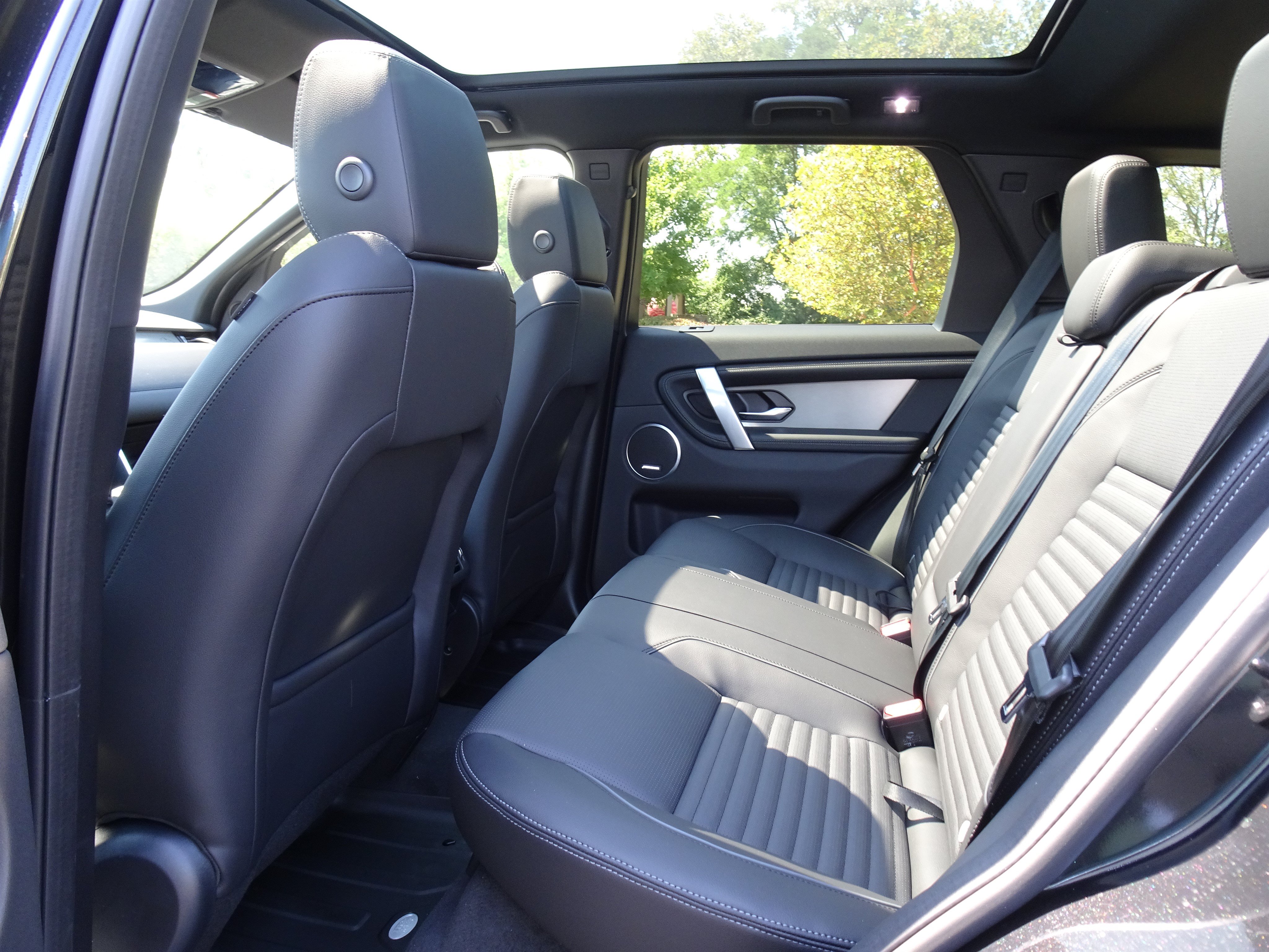 New 2026 Land Rover Discovery Sport Landmark AWD/4WD image 18