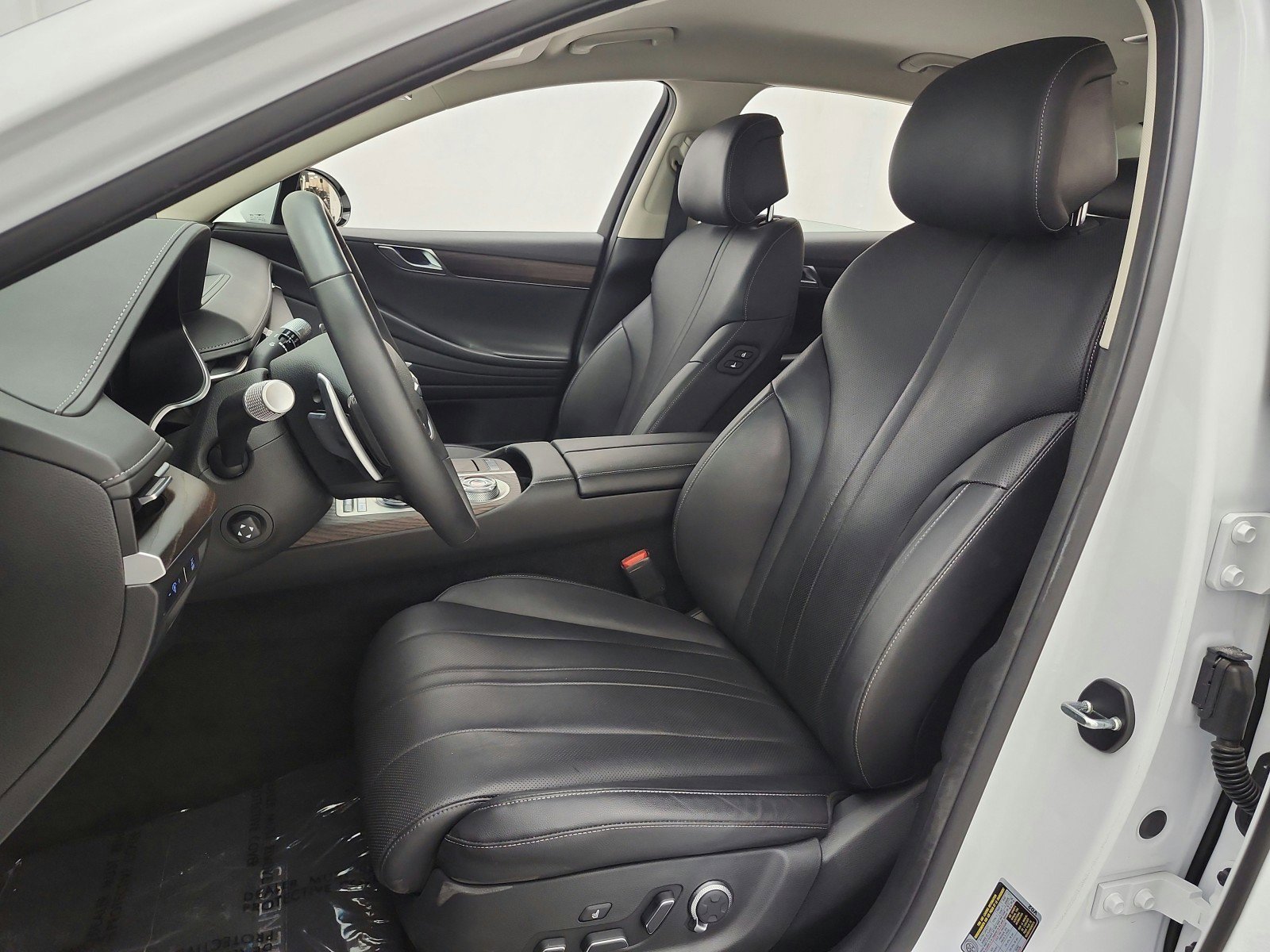 Used 2024 Genesis G80 image 13