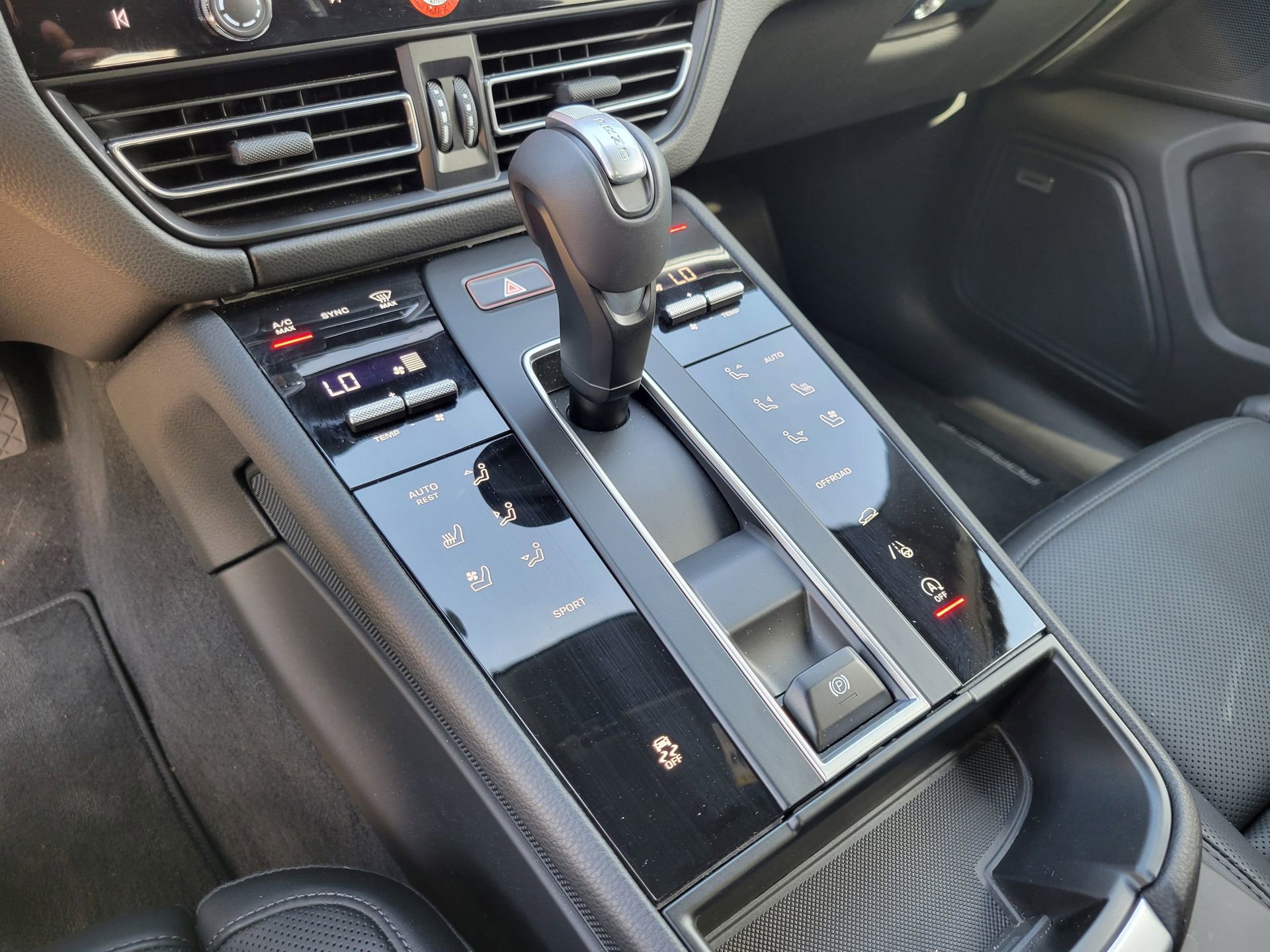 Used 2025 Porsche Macan image 22