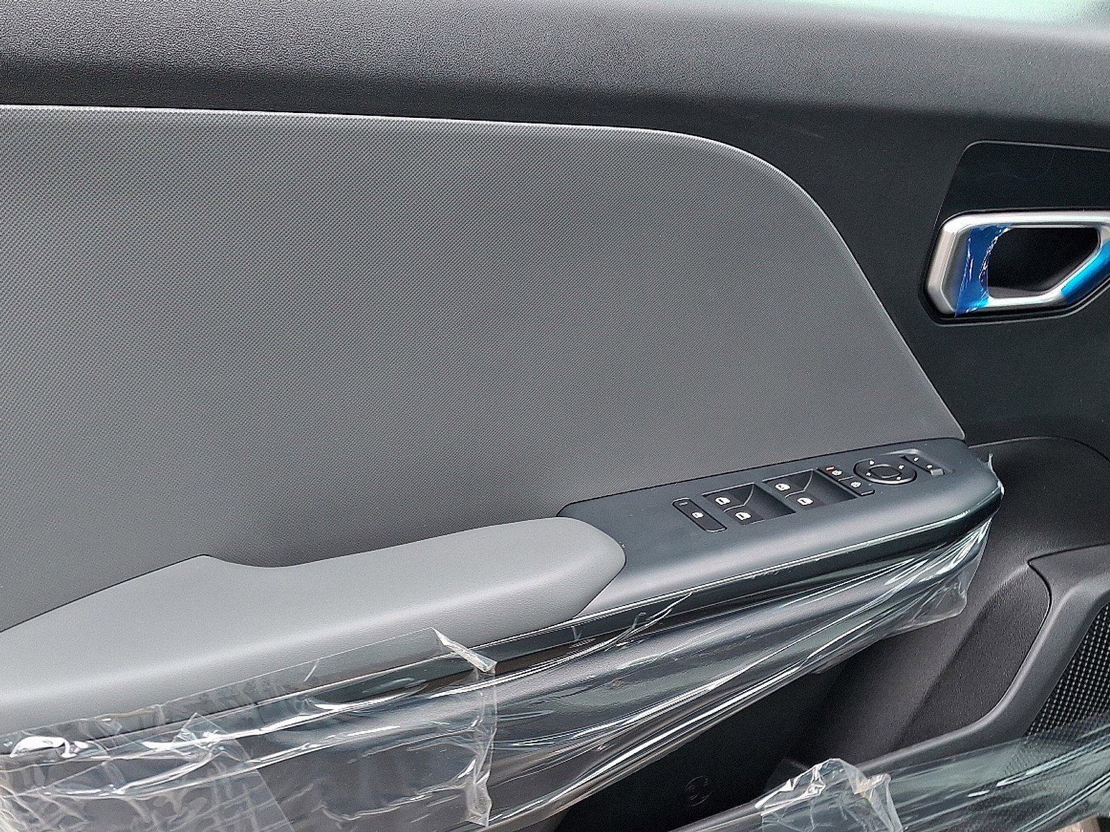 New 2025 Kia K4 LXS image 10