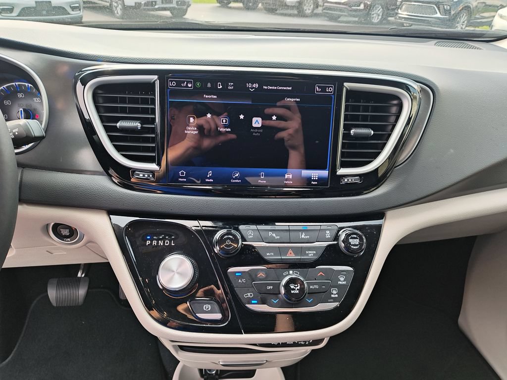 Used 2024 Chrysler Pacifica Touring-L FWD image 21