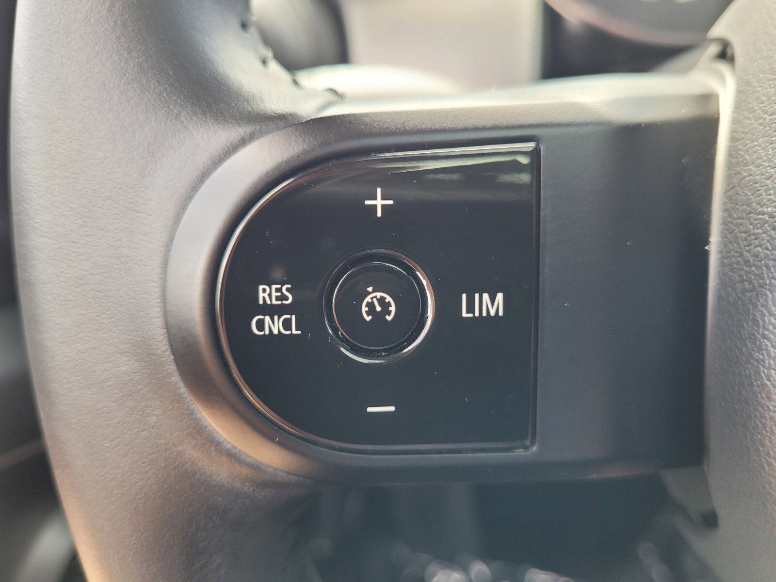 Used 2023 MINI Cooper 4-Door Hardtop image 29