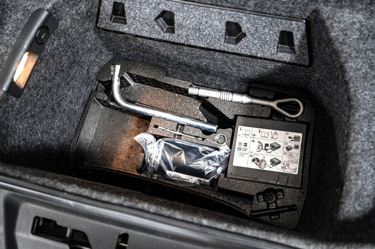 Used 2009 Audi R8 V8 image 40