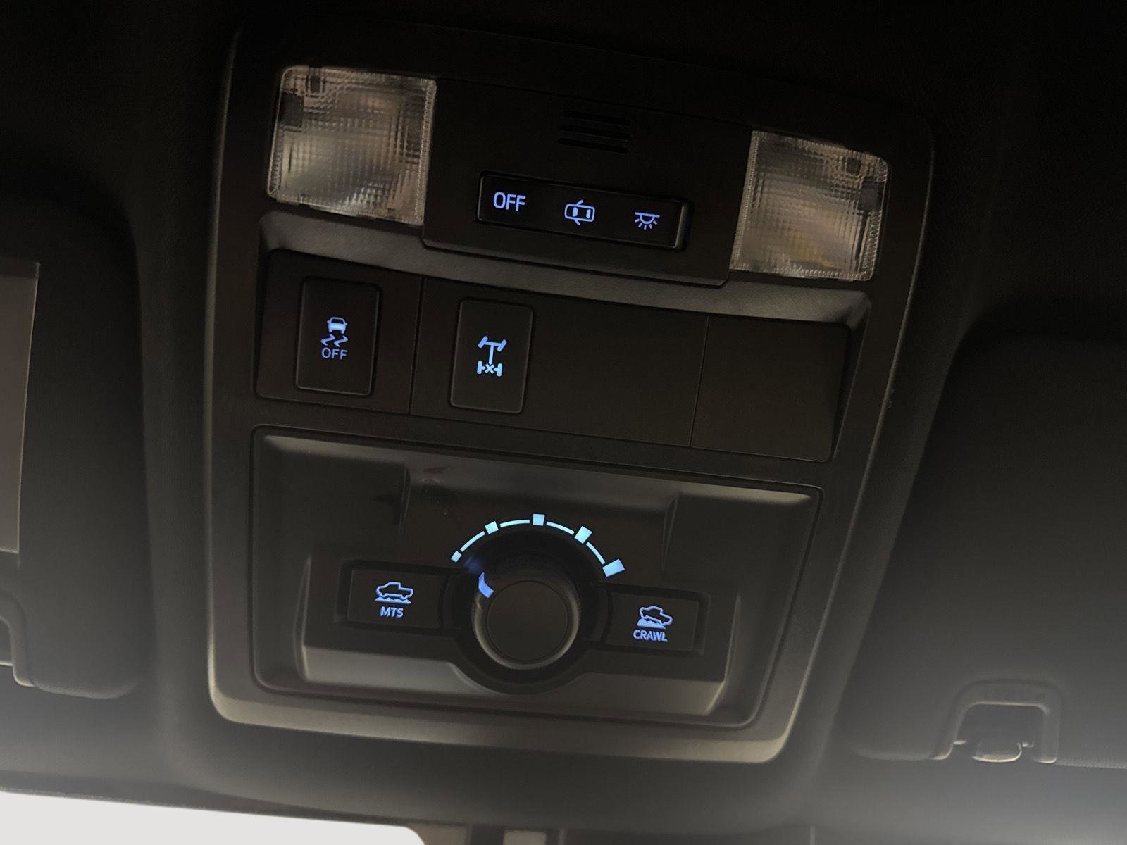 Used 2018 Toyota Tacoma TRD Off-Road w/ Technology Package AWD/4WD image 14