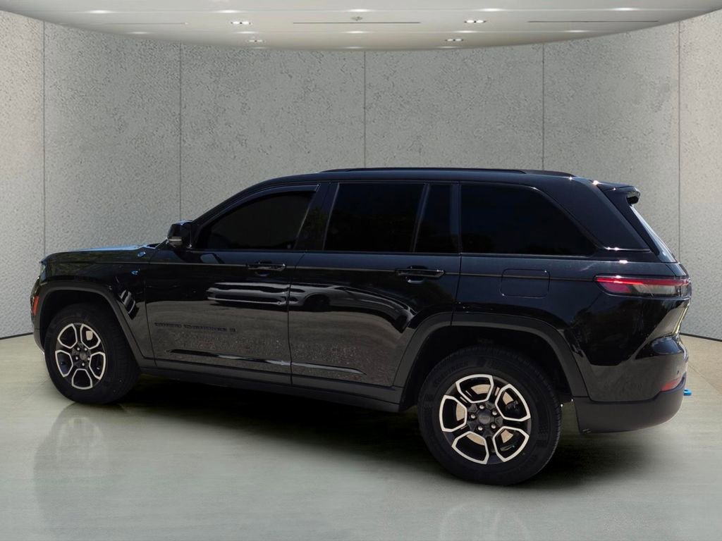 Used 2022 Jeep Grand Cherokee Trailhawk w/ Advanced Protech Group II AWD/4WD image 5