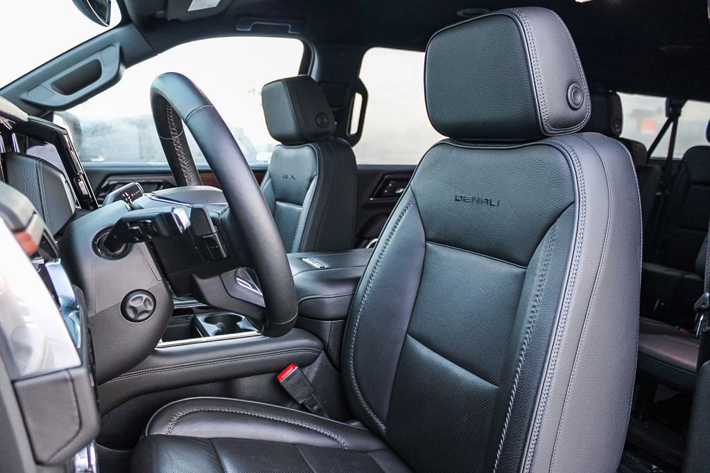 Used 2025 GMC Yukon XL Denali image 18