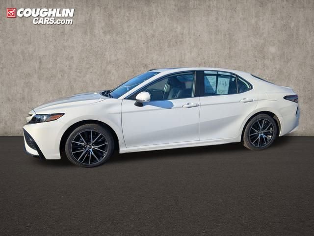 Used 2023 Toyota Camry SE w/ Convenience Package image 4