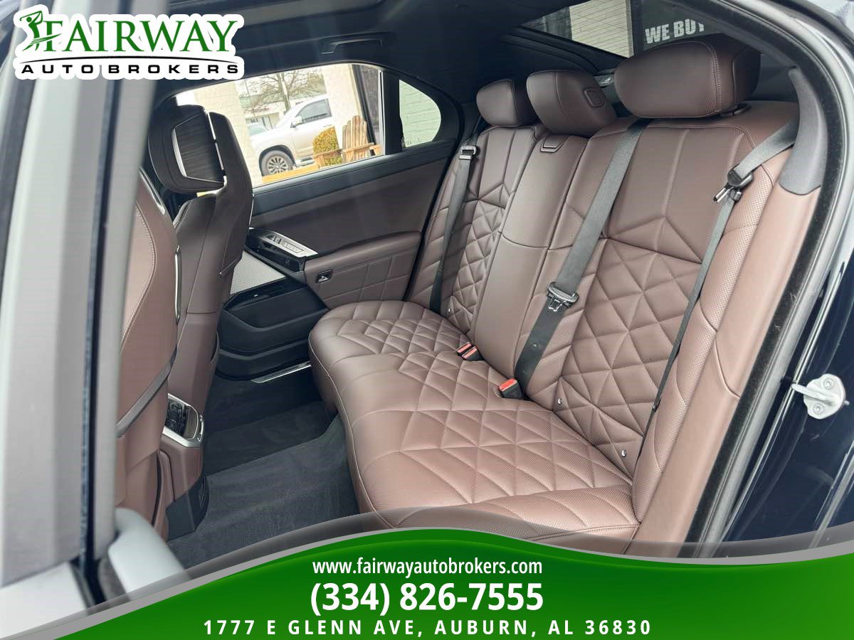 Used 2025 BMW 740i xDrive AWD/4WD image 10