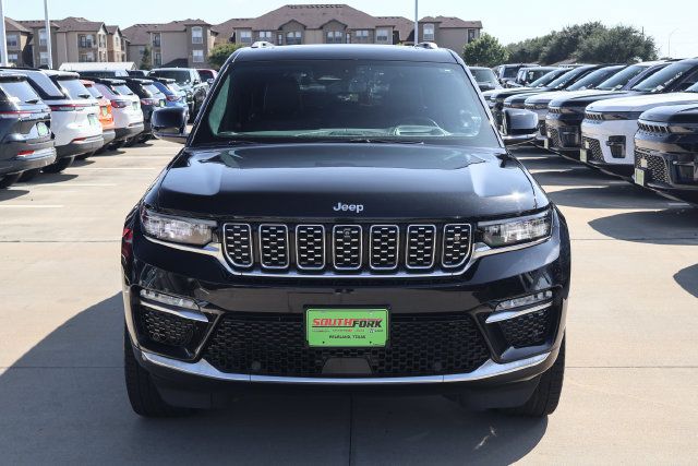 Used 2022 Jeep Grand Cherokee Summit AWD/4WD image 2