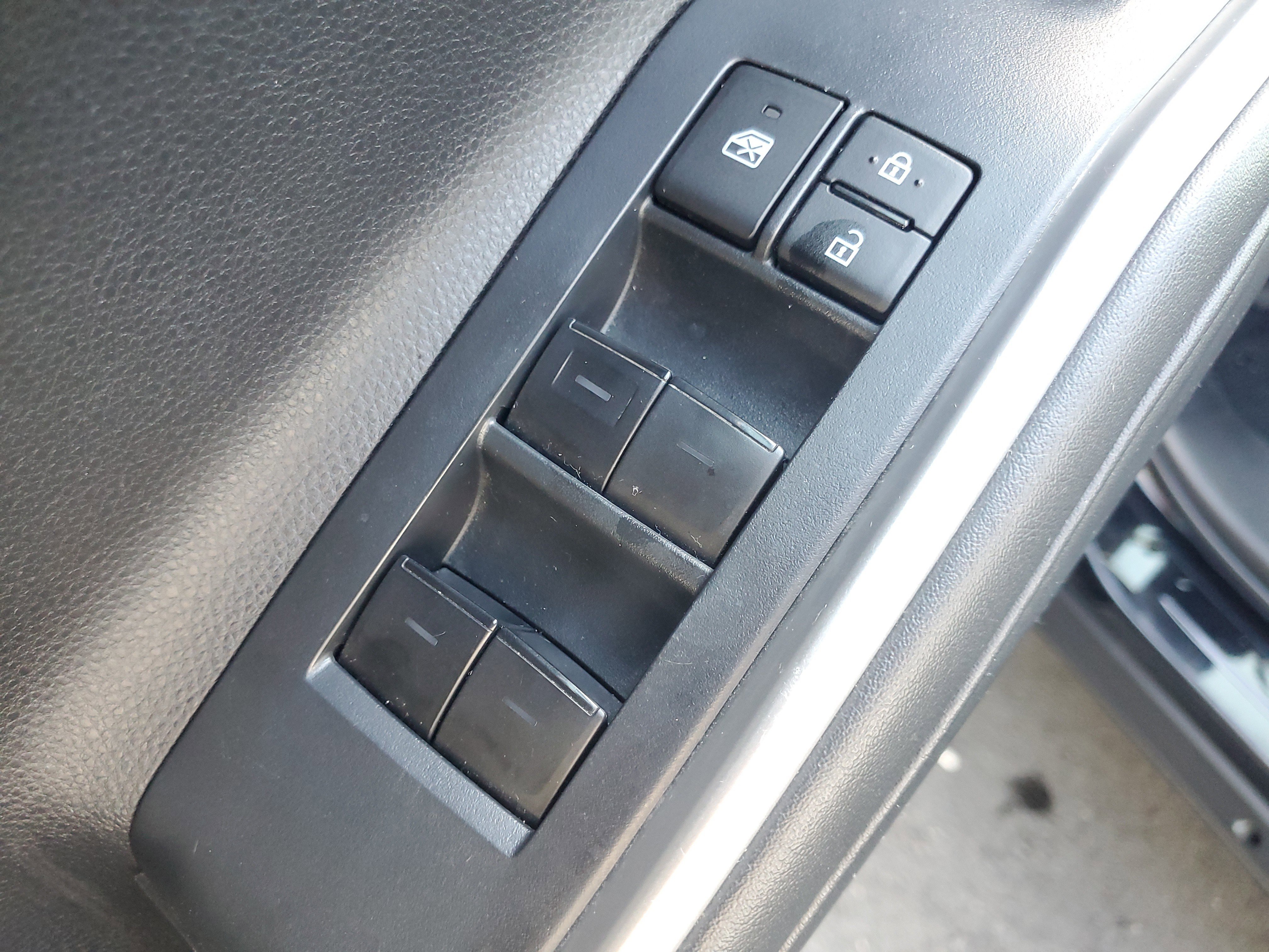 Used 2022 Toyota Highlander XLE image 21