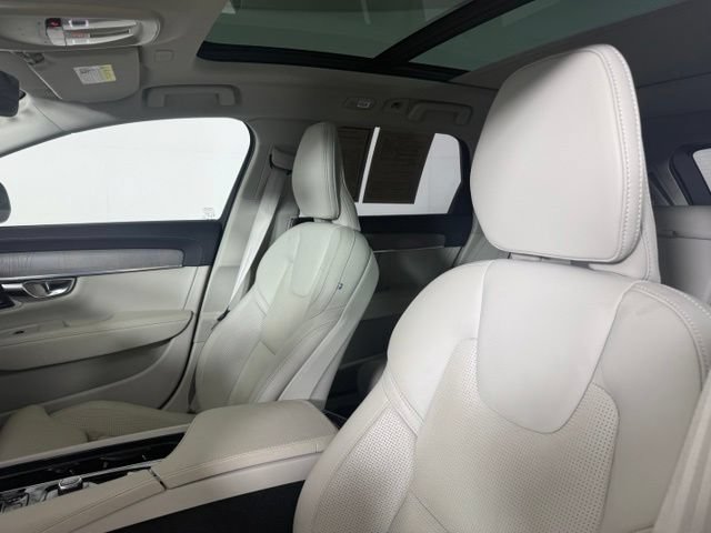 Used 2025 Volvo V90 B6 Cross Country Ultra w/ Climate Package AWD/4WD image 5