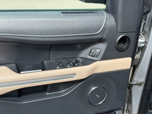 Used 2024 Ford Expedition Limited image 27