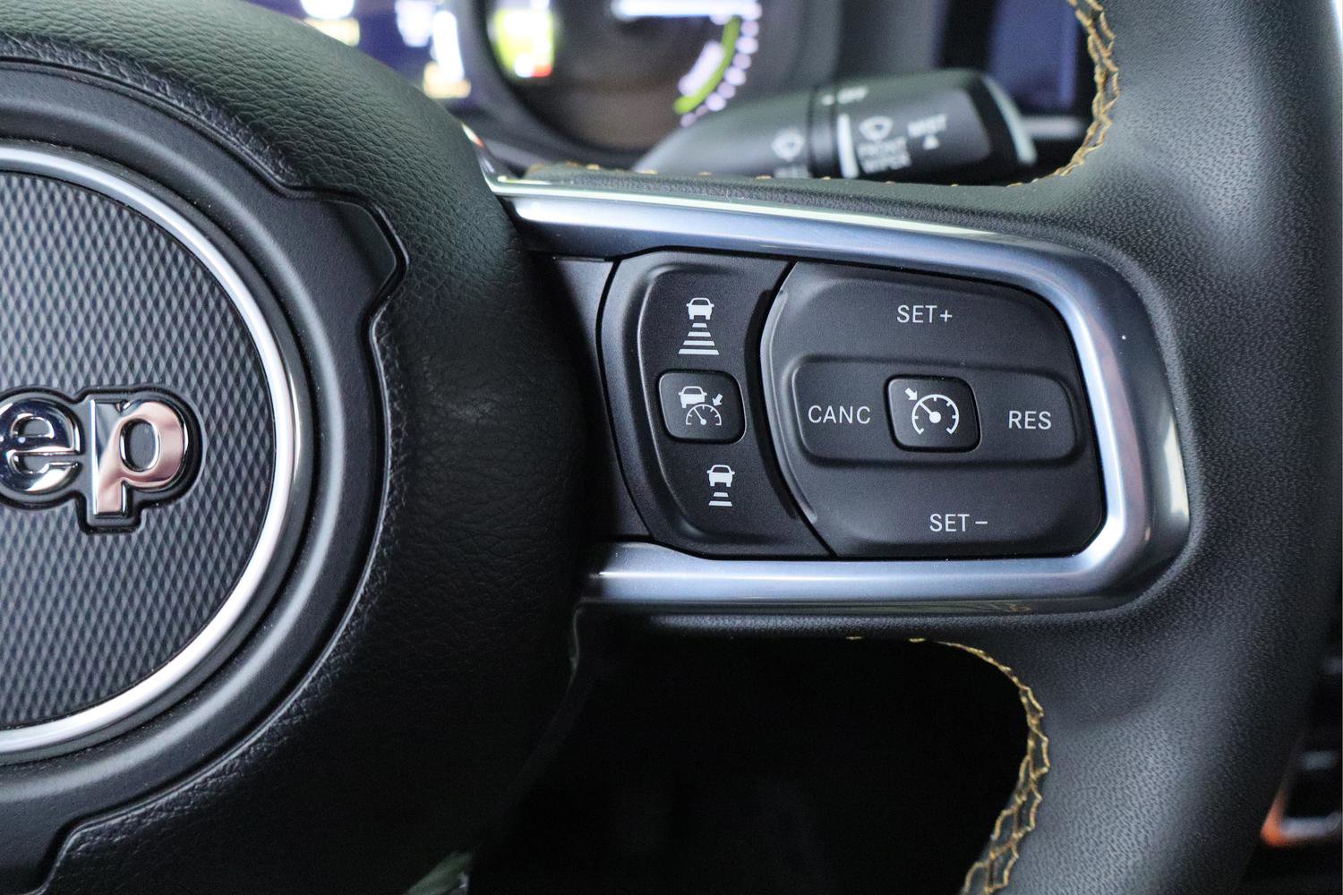 Used 2024 Jeep Wrangler Unlimited Sahara w/ Technology Group AWD/4WD image 19