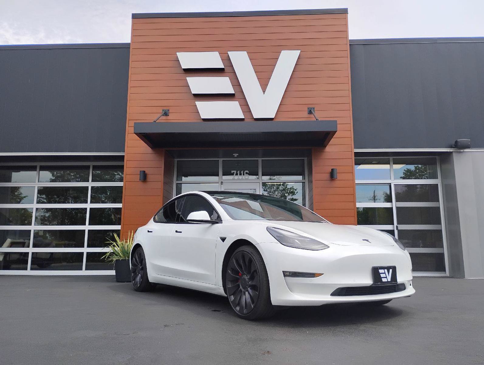 Used 2021 Tesla Model 3 Performance AWD/4WD image 2