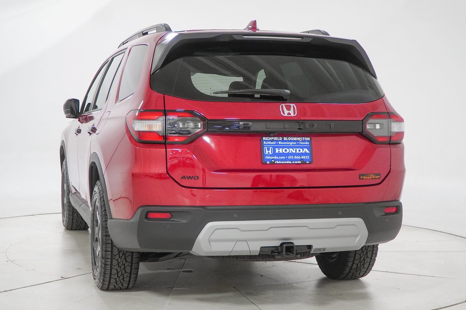 Certified 2025 Honda Pilot TrailSport image 8