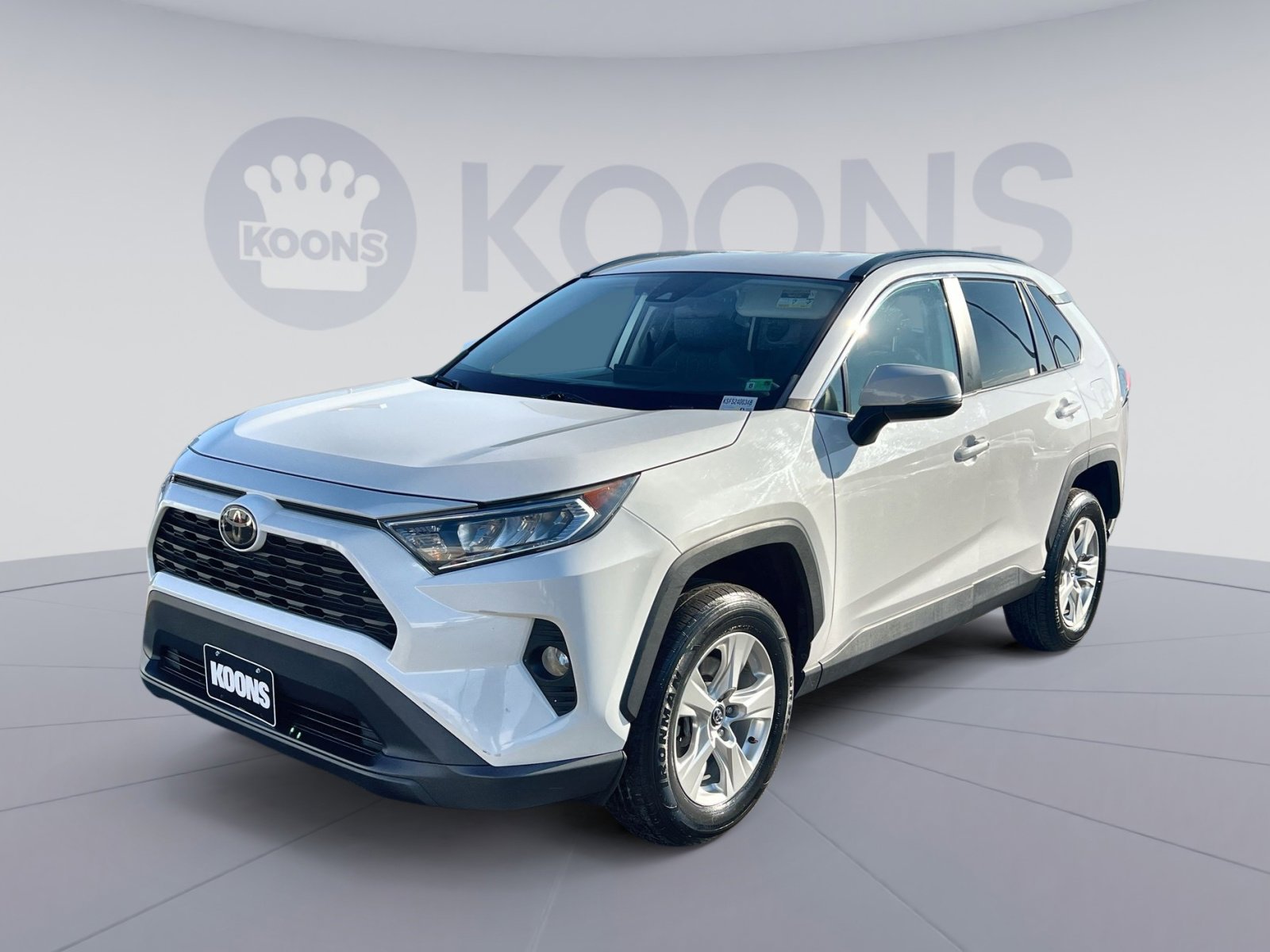 Used 2020 Toyota RAV4 XLE image 1