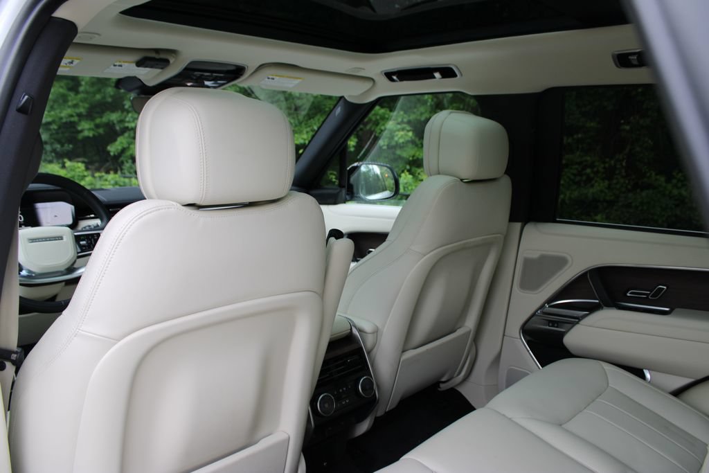 Used 2025 Land Rover Range Rover SE AWD/4WD image 16