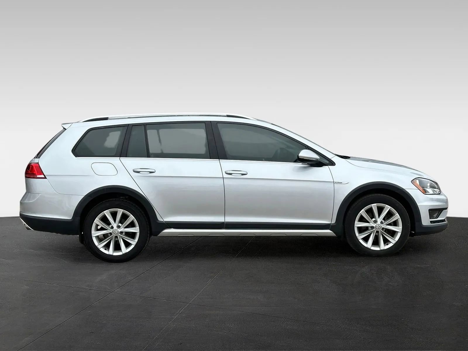 Used 2017 Volkswagen Golf Alltrack SE AWD/4WD image 8