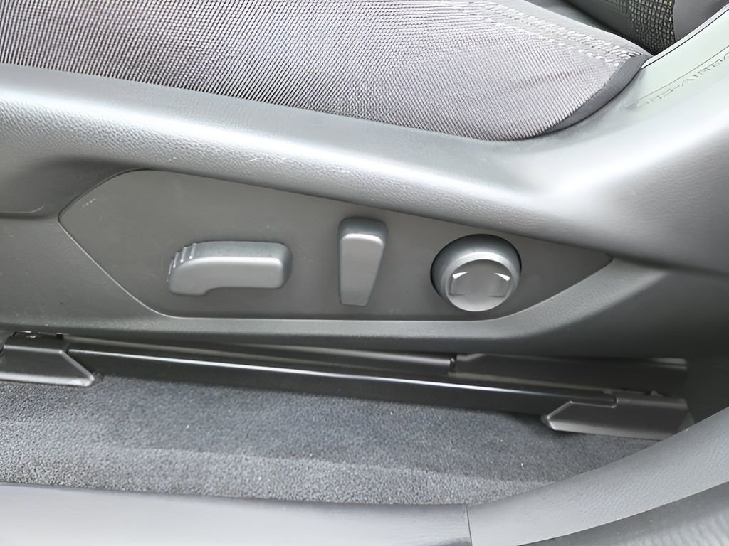 Used 2024 Subaru Crosstrek 2.0i Premium image 17