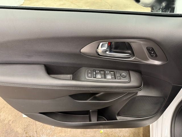 New 2026 Chrysler Pacifica Select AWD/4WD image 16