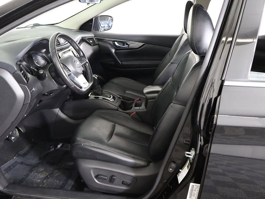 Used 2018 Nissan Rogue Sport SL w/ SL Premium Package image 31