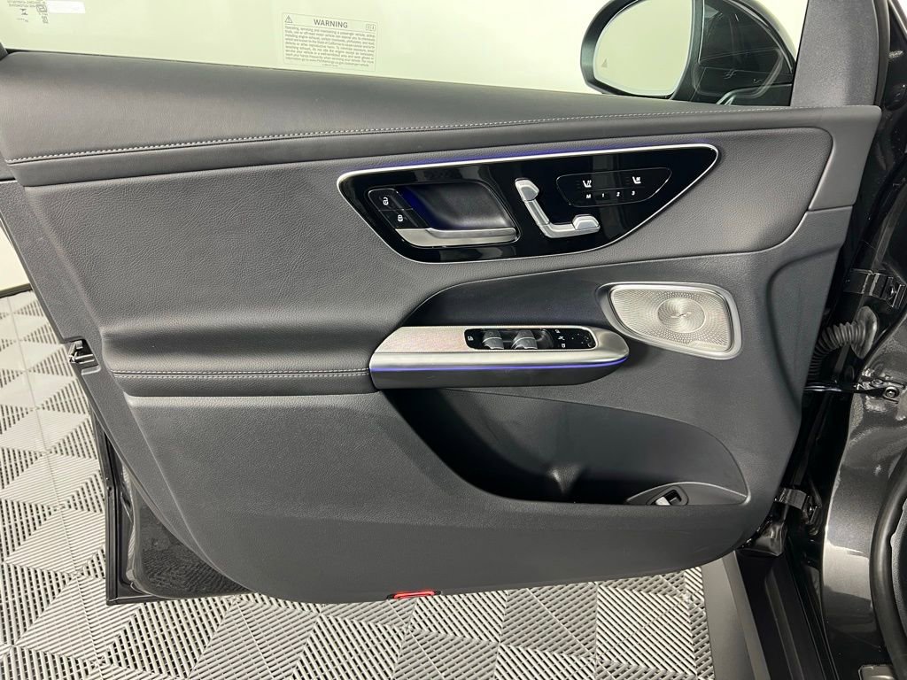 Used 2025 Mercedes-Benz GLC 300 4MATIC image 12