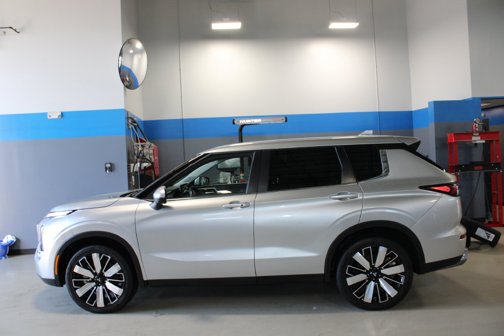 Used 2025 Mitsubishi Outlander SE AWD/4WD image 9