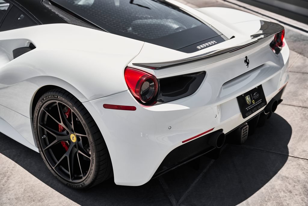 Used 2018 Ferrari 488 GTB RWD image 10