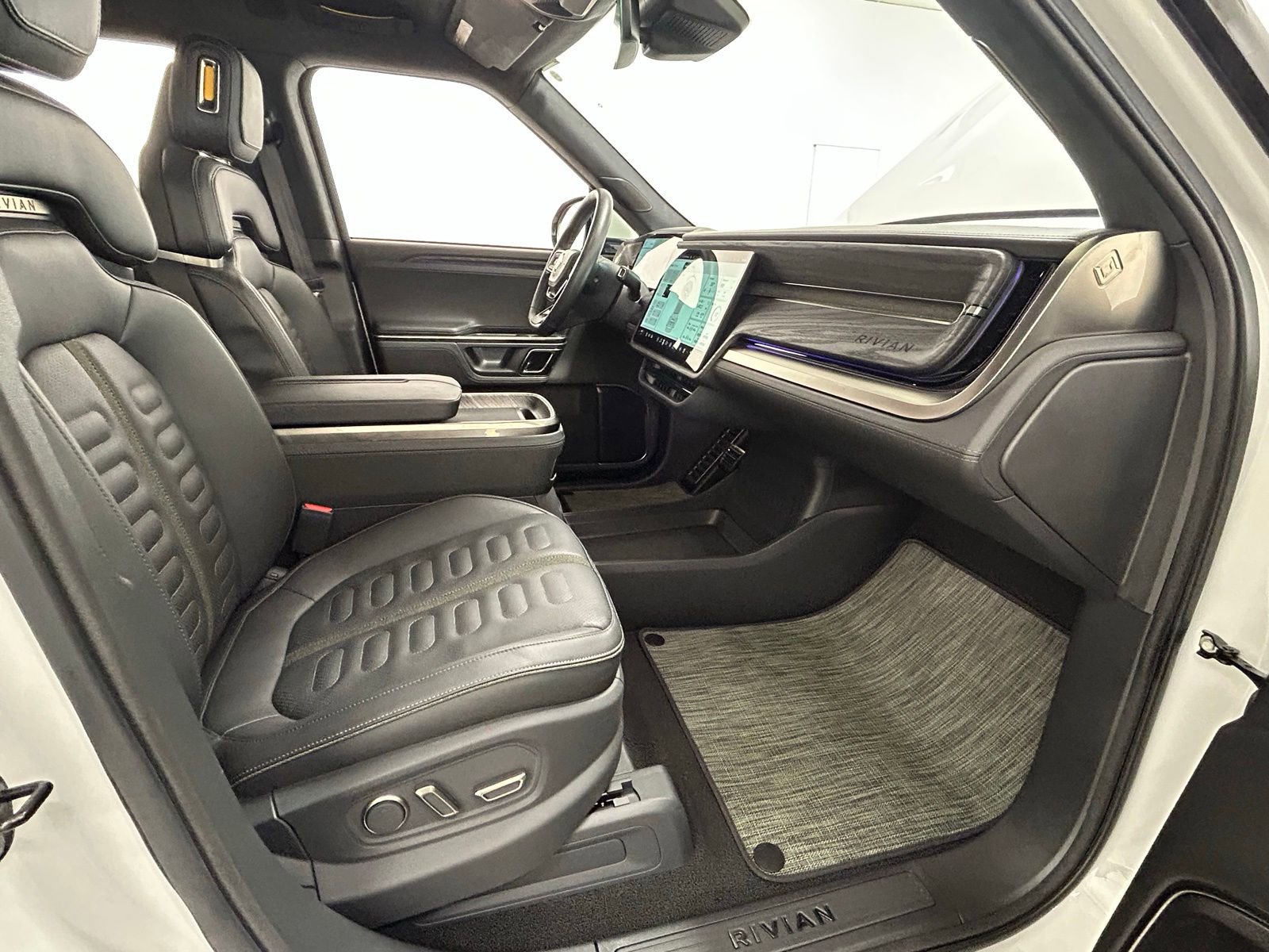 Used 2022 Rivian R1T Adventure image 37