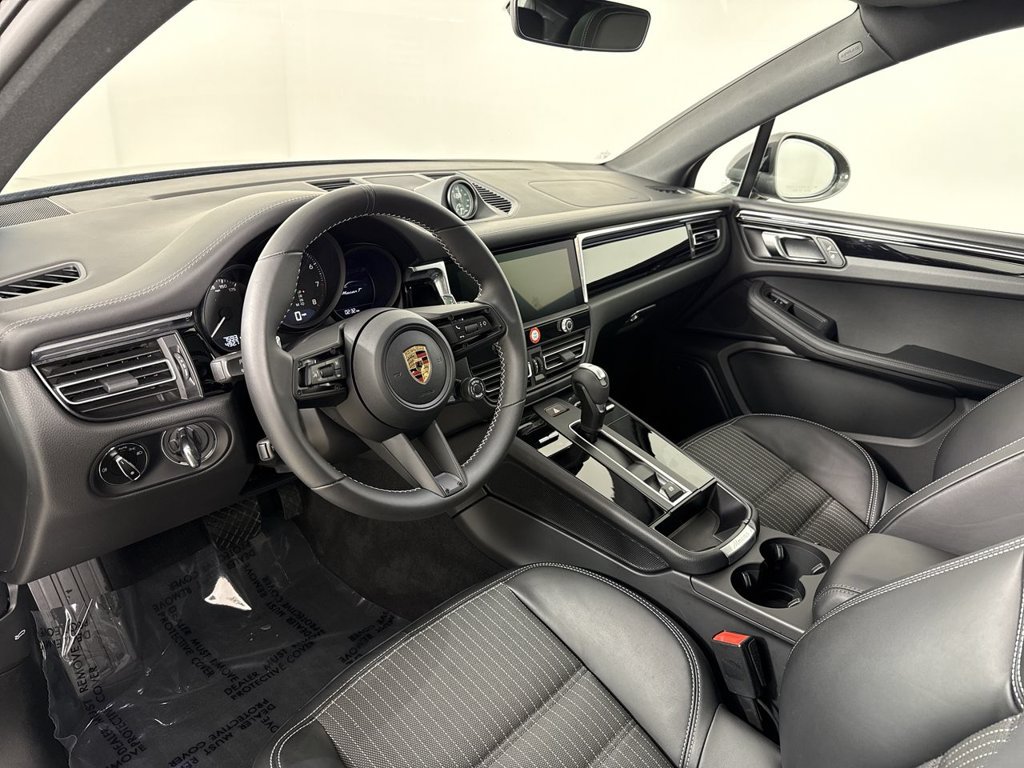 Certified 2026 Porsche Macan Turbo AWD/4WD image 4