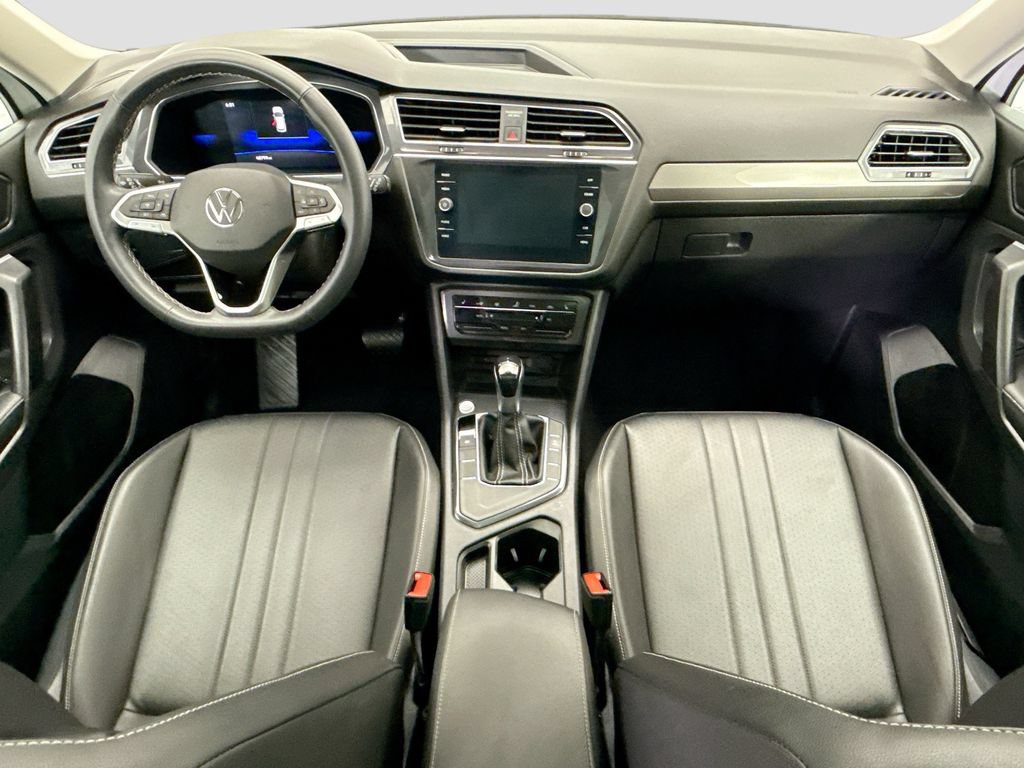 Used 2023 Volkswagen Tiguan SE w/ Panoramic Sunroof Package FWD image 13